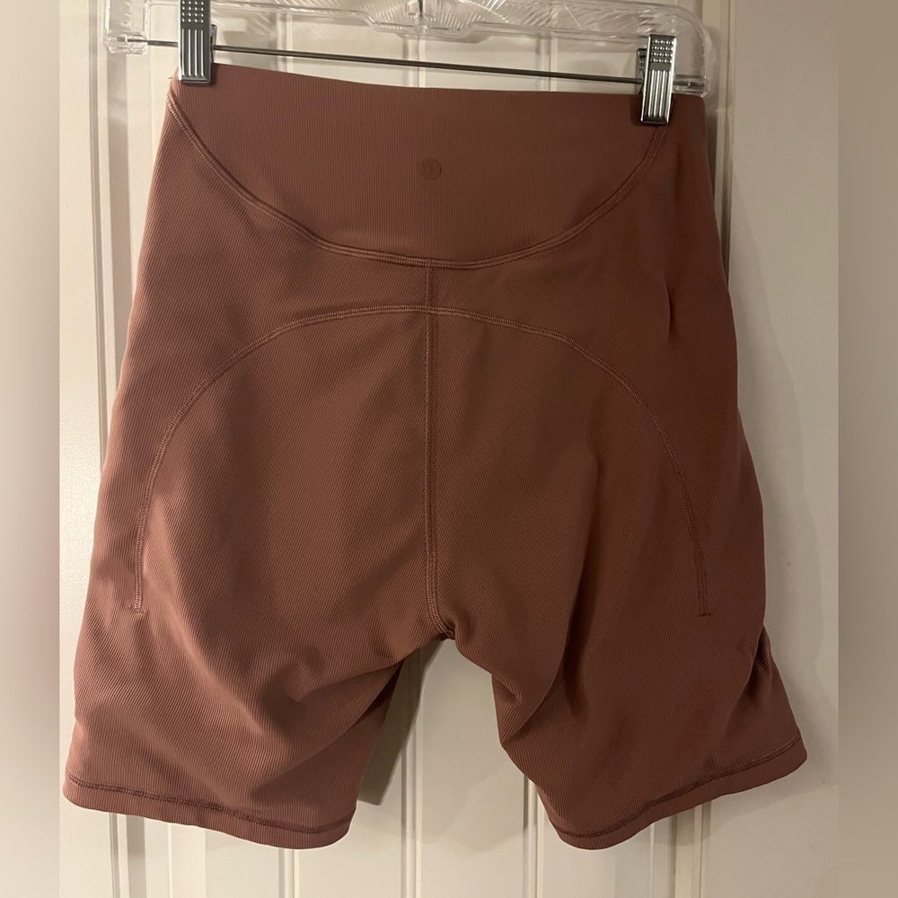 Lululemon Spiced Chai Ribbed Contoured High-Rise Short 8”, size 8 - Picture 4 of 8